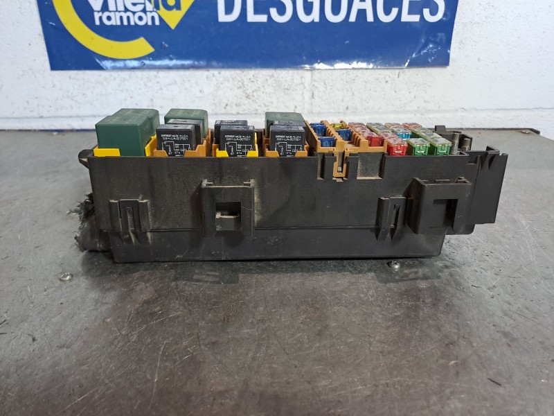 Recambio de caja reles fusibles para jeep gr.cherokee (wj/wg) 3.1 td cat referencia OEM IAM   