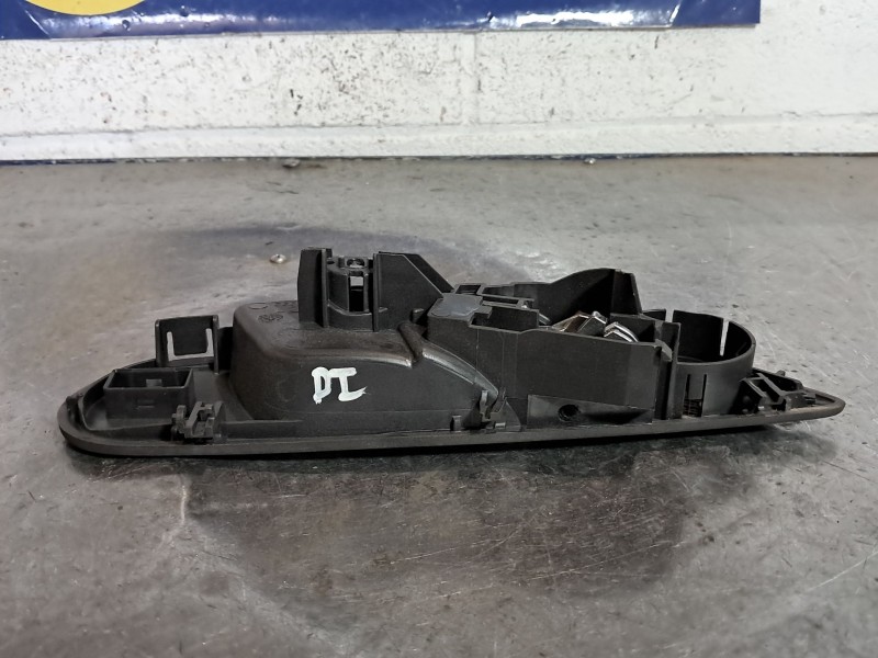 Recambio de maneta interior delantera izquierda para ford fiesta referencia OEM IAM   