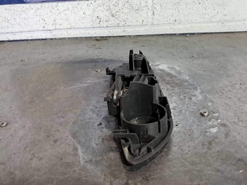 Recambio de maneta interior delantera izquierda para ford fiesta referencia OEM IAM   