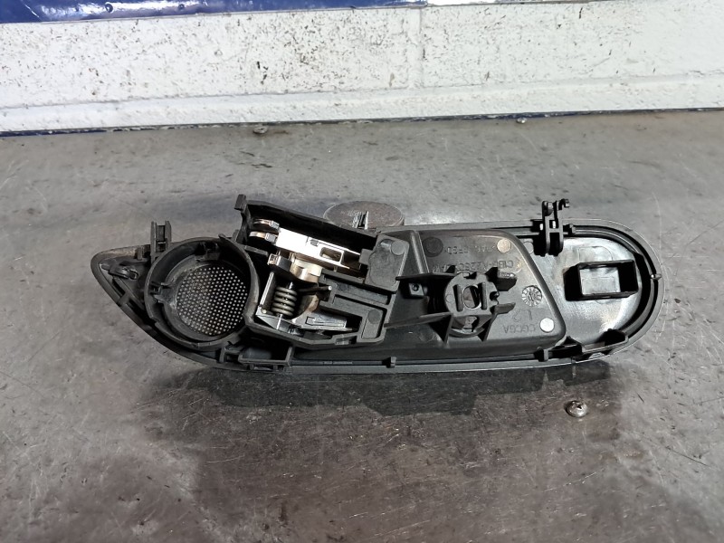 Recambio de maneta interior delantera izquierda para ford fiesta referencia OEM IAM   