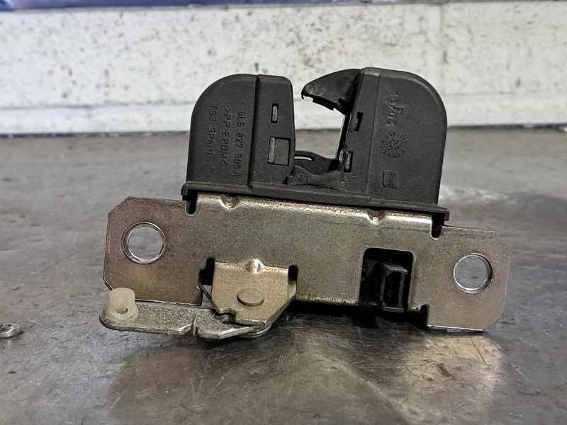 Recambio de cerradura maletero porton para seat leon (1m1) 1.9 tdi | 0.99 - ... 1.9 tdi | 0.99 - ... referencia OEM IAM   