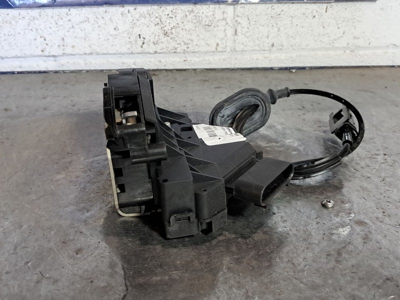 Recambio de cerradura puerta trasera derecha para ford fiesta referencia OEM IAM   