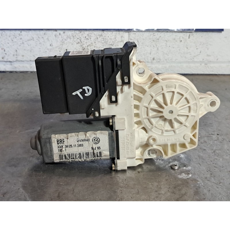 Recambio de motor elevalunas trasero derecho para seat leon (1m1) 1.9 tdi | 0.99 - ... 1.9 tdi | 0.99 - ... referencia OEM IAM  