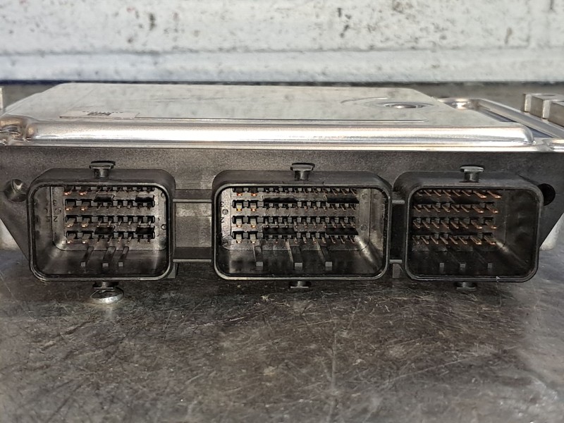 Recambio de centralita motor uce para volvo v50 familiar  | 0.04 - ...  | 0.04 - ... referencia OEM IAM 0281016590  