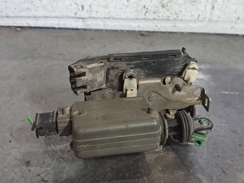 Recambio de cerradura puerta delantera derecha para renault 19 (b/c/l53) 1.8 referencia OEM IAM   