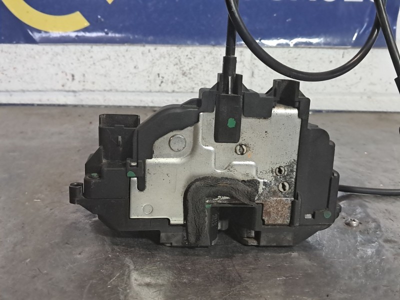 Recambio de cerradura puerta delantera derecha para renault clio iii  | 0.05 - ...  | 0.05 - ... referencia OEM IAM   