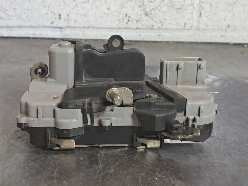 Recambio de cerradura puerta delantera izquierda para citroen xsara picasso 1.8 16v referencia OEM IAM   