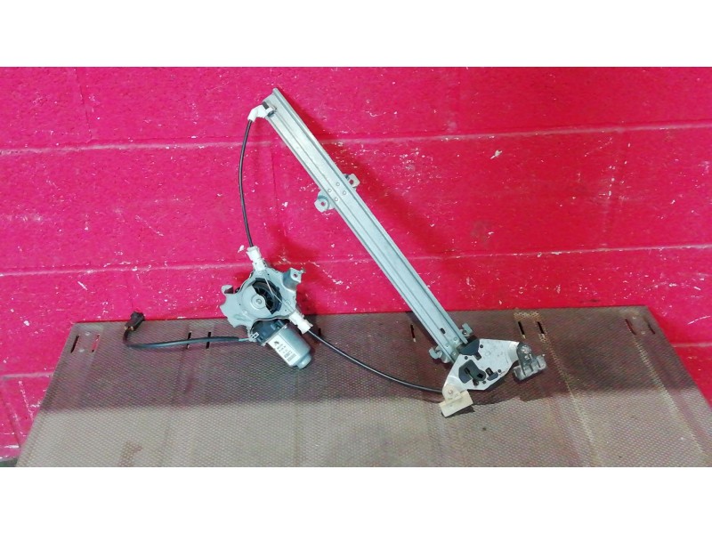 Recambio de elevalunas delantero derecho para nissan primera referencia OEM IAM    Recambio de elevalunas delantero derecho para nissan primera referencia OEM IAM