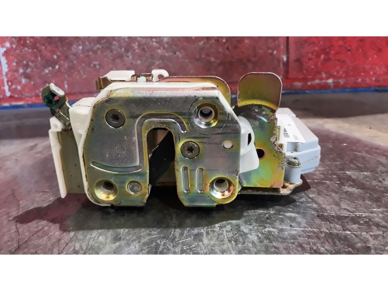 Recambio de cerradura puerta delantera derecha para nissan primera referencia OEM IAM    Recambio de cerradura puerta delantera derecha para nissan primera referencia OEM IAM