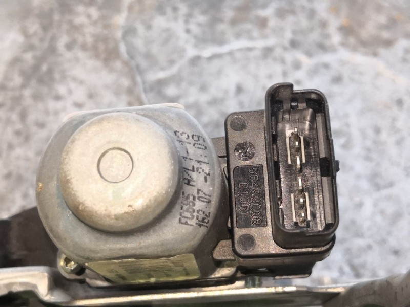 Recambio de elevalunas delantero izquierdo para renault clio iii  | 0.05 - ...  | 0.05 - ... referencia OEM IAM   