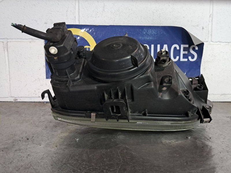 Recambio de faro derecho para renault megane europa 1.6e 75 referencia OEM IAM   