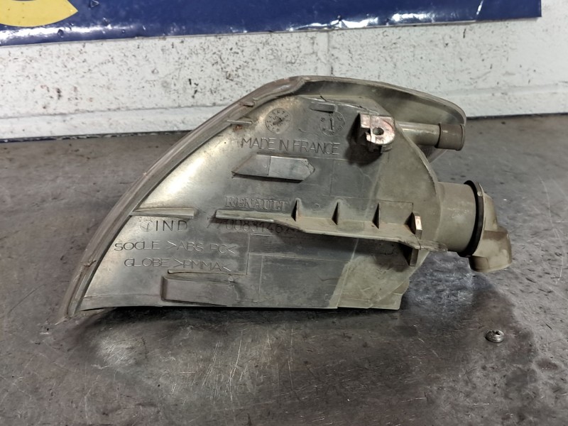 Recambio de piloto delantero derecho para renault megane europa 1.6e 75 referencia OEM IAM   