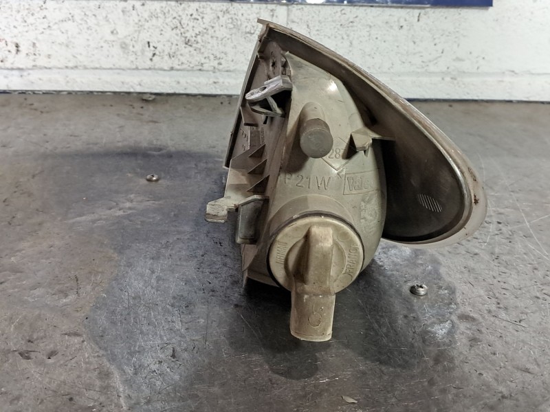 Recambio de piloto delantero derecho para renault megane europa 1.6e 75 referencia OEM IAM   