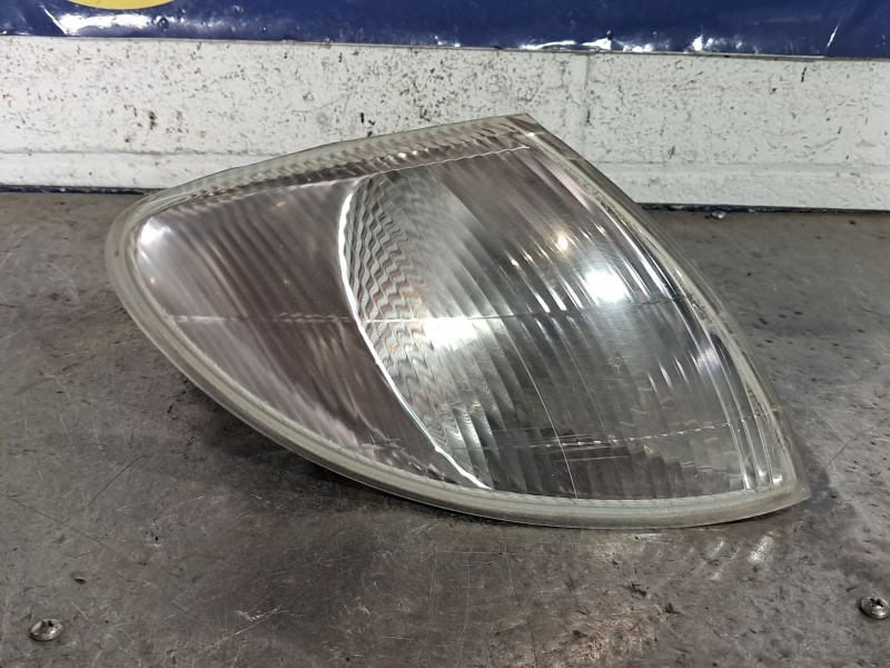 Recambio de piloto delantero derecho para renault megane europa 1.6e 75 referencia OEM IAM   