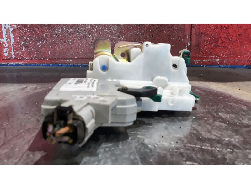 Recambio de cerradura puerta delantera derecha para nissan primera referencia OEM IAM    Recambio de cerradura puerta delantera derecha para nissan primera referencia OEM IAM