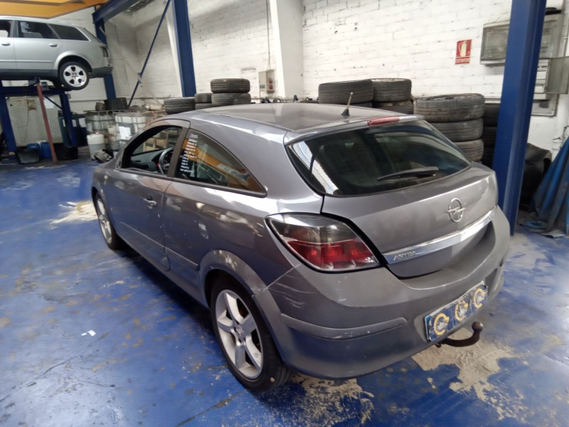 opel astra gtc del año 2006