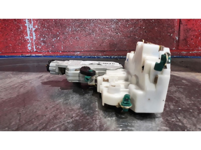 Recambio de cerradura puerta delantera derecha para nissan primera referencia OEM IAM    Recambio de cerradura puerta delantera derecha para nissan primera referencia OEM IAM