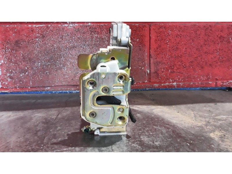 Recambio de cerradura puerta delantera derecha para nissan primera referencia OEM IAM    Recambio de cerradura puerta delantera derecha para nissan primera referencia OEM IAM