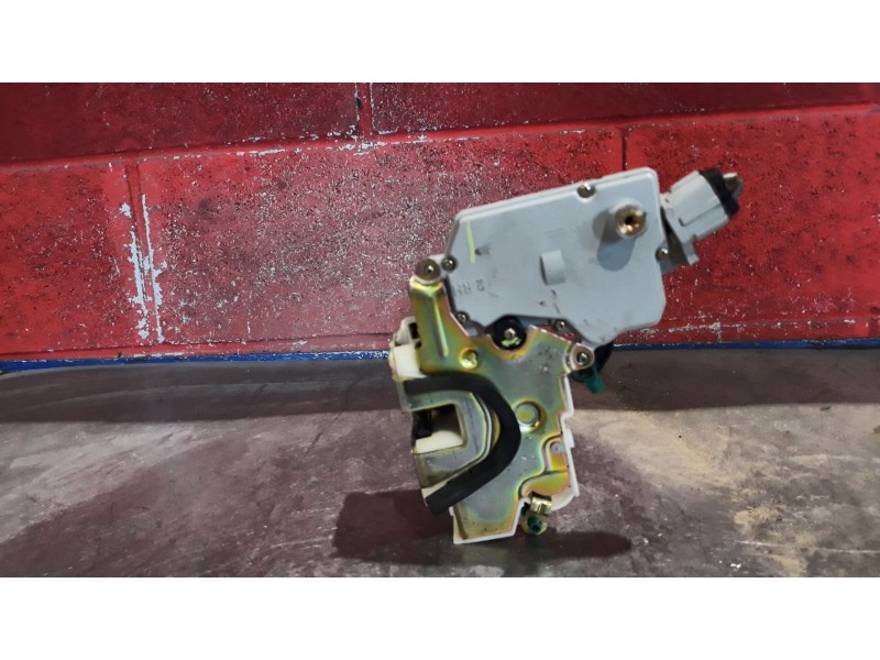 Recambio de cerradura puerta delantera derecha para nissan primera referencia OEM IAM    Recambio de cerradura puerta delantera derecha para nissan primera referencia OEM IAM