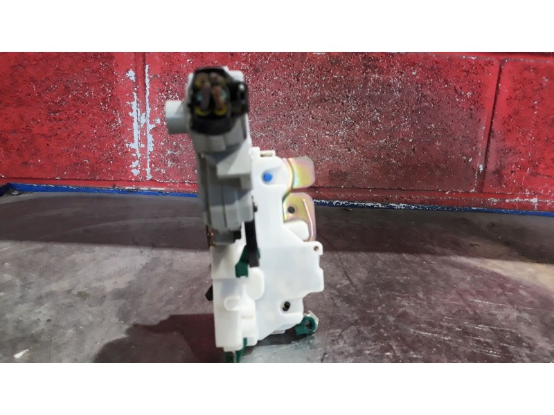 Recambio de cerradura puerta delantera derecha para nissan primera referencia OEM IAM    Recambio de cerradura puerta delantera derecha para nissan primera referencia OEM IAM