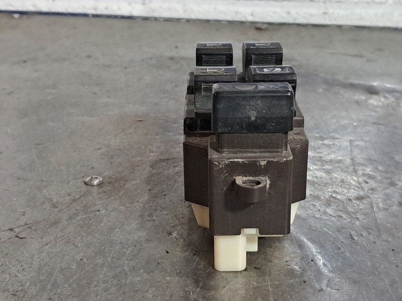 Recambio de mando elevalunas delantero izquierdo para daihatsu terios 1.5 sx 4wd referencia OEM IAM 84820B4030 5153700000 