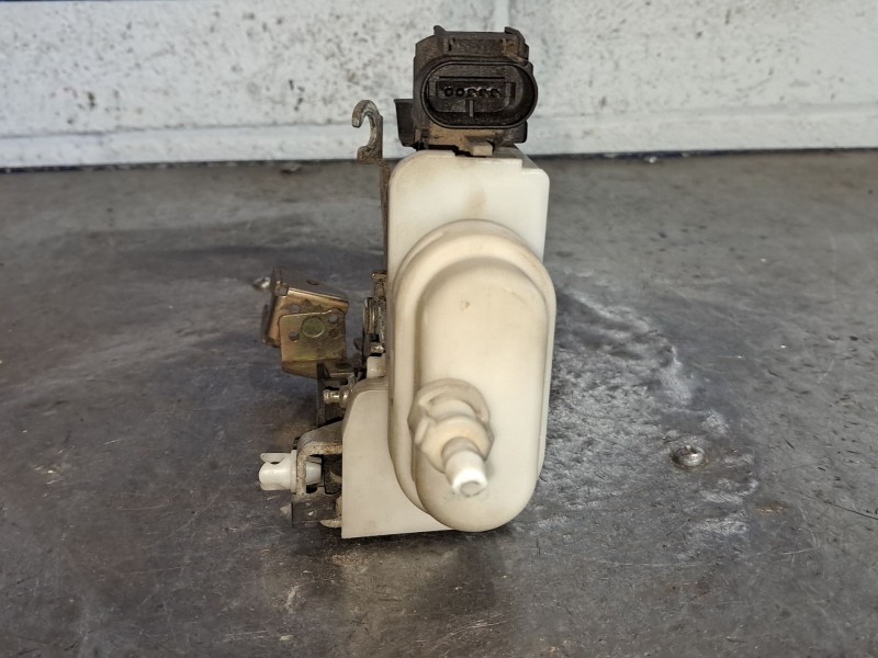 Recambio de cerradura puerta delantera derecha para audi a4 berlina (b5) 1.9 tdi referencia OEM IAM 4D1837016D  