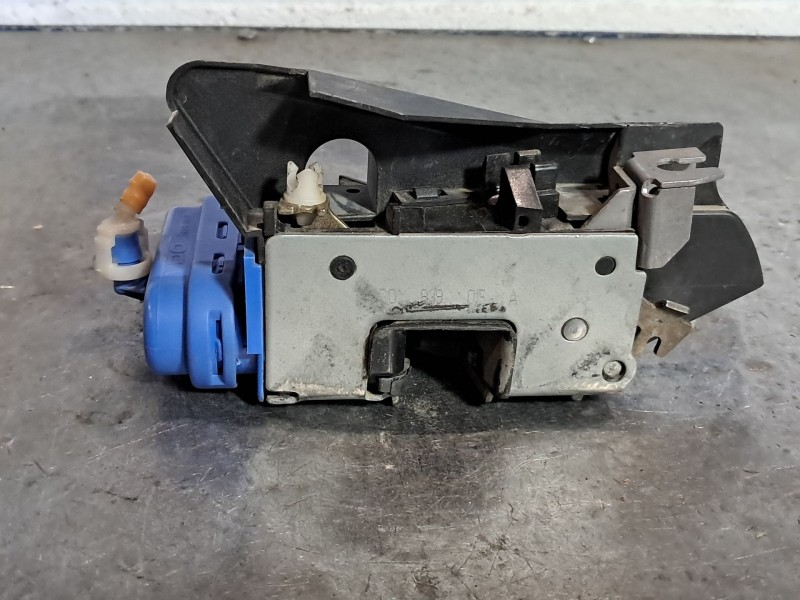 Recambio de cerradura puerta trasera izquierda para audi a4 berlina (b5) 1.9 tdi referencia OEM IAM   