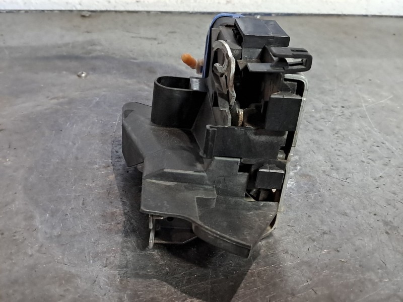 Recambio de cerradura puerta trasera izquierda para audi a4 berlina (b5) 1.9 tdi referencia OEM IAM   