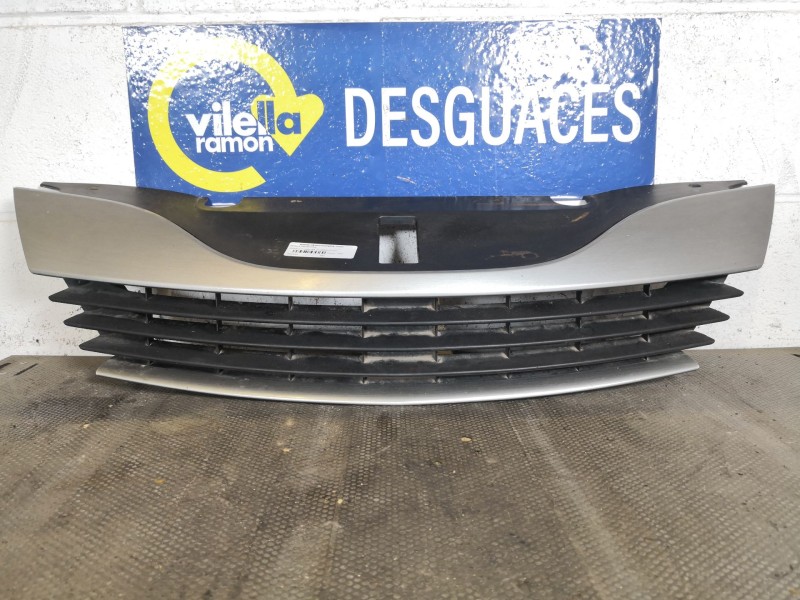 Recambio de rejilla delantera para renault laguna ii (bg0) 1.8 cat referencia OEM IAM   