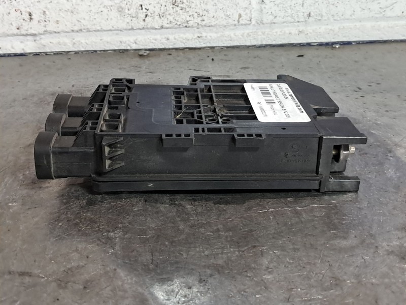 Recambio de caja reles fusibles para renault megane iii berlina 5 p dynamique referencia OEM IAM 243800011R  