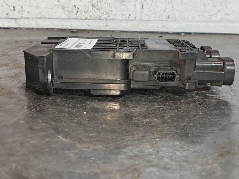 Recambio de caja reles fusibles para renault megane iii berlina 5 p dynamique referencia OEM IAM 243800011R  