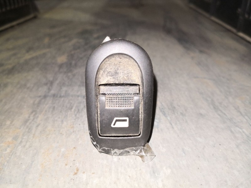 Recambio de mando elevalunas delantero derecho para citroen c3 1.1 sx referencia OEM IAM   