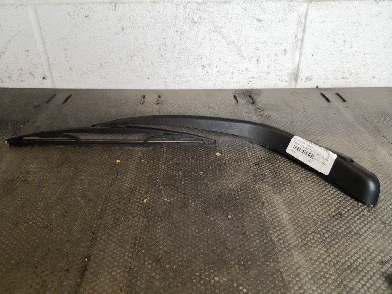 Recambio de brazo limpia trasero para toyota yaris (ncp1/nlp1/scp1) 1.3 16v cat referencia OEM IAM   