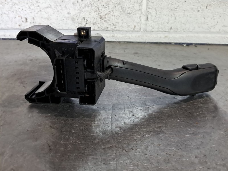 Recambio de mando limpia para audi a3 (8l) referencia OEM IAM    Recambio de mando limpia para audi a3 (8l) referencia OEM IAM
