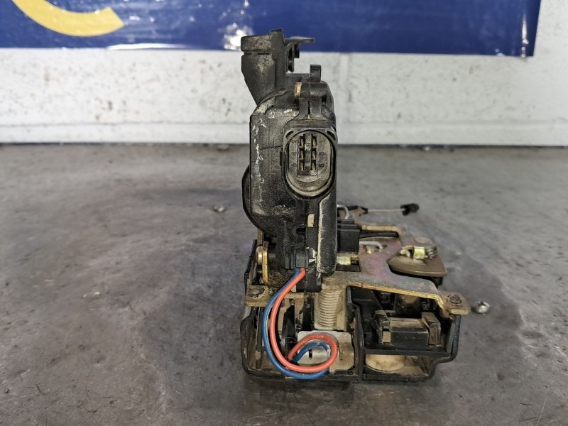 Recambio de cerradura puerta trasera izquierda para seat leon (1m1) 1.9 tdi referencia OEM IAM    Recambio de cerradura puerta trasera izquierda para seat leon (1m1) 1.9 tdi referencia OEM IAM