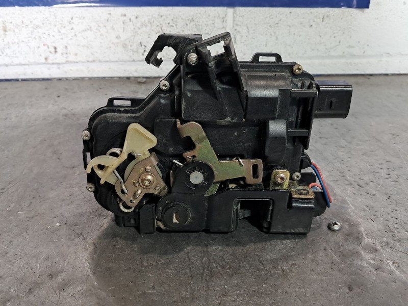 Recambio de cerradura puerta trasera izquierda para seat leon (1m1) 1.9 tdi referencia OEM IAM    Recambio de cerradura puerta trasera izquierda para seat leon (1m1) 1.9 tdi referencia OEM IAM