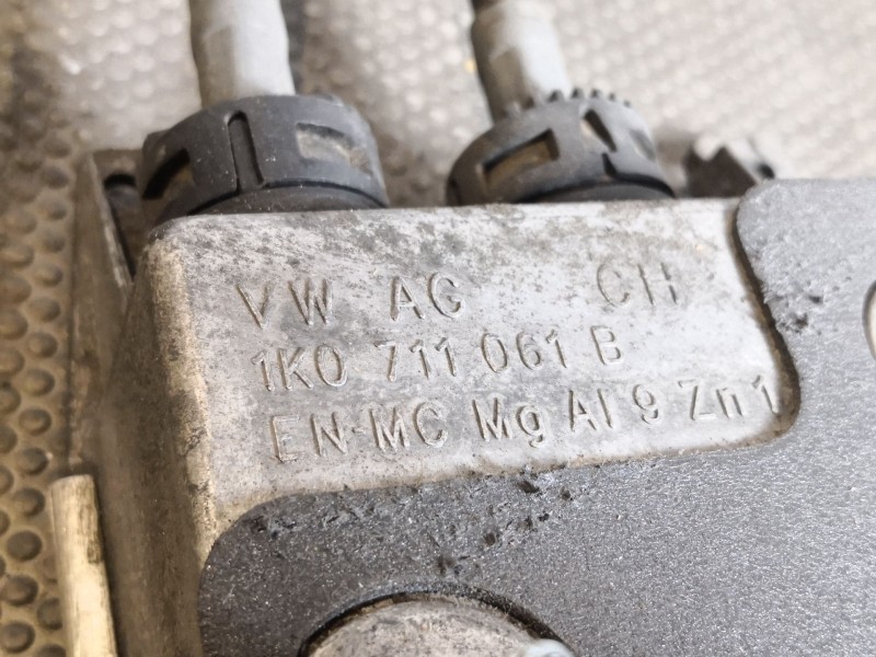 Recambio de palanca cambio para seat altea xl (5p5)  | 0.06 - ...  | 0.06 - ... referencia OEM IAM 1K0711061B  