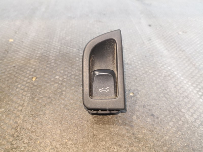 Recambio de pulsador maletero porton para audi a5 2.0 tfsi 211 referencia OEM IAM 8K0959831A  