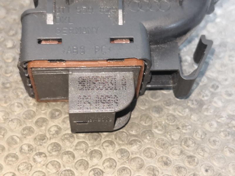 Recambio de pulsador maletero porton para audi a5 2.0 tfsi 211 referencia OEM IAM 8K0959831A  