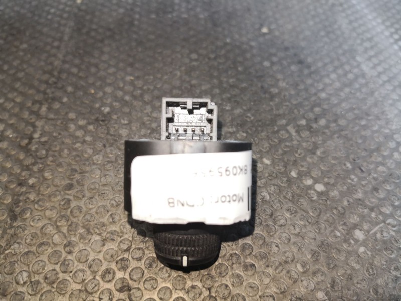 Recambio de mando retrovisor para audi a5 2.0 tfsi 211 referencia OEM IAM 8K0959565B  