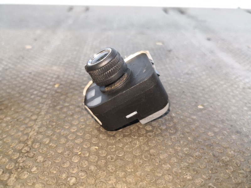 Recambio de mando retrovisor para audi a5 2.0 tfsi 211 referencia OEM IAM 8K0959565B  