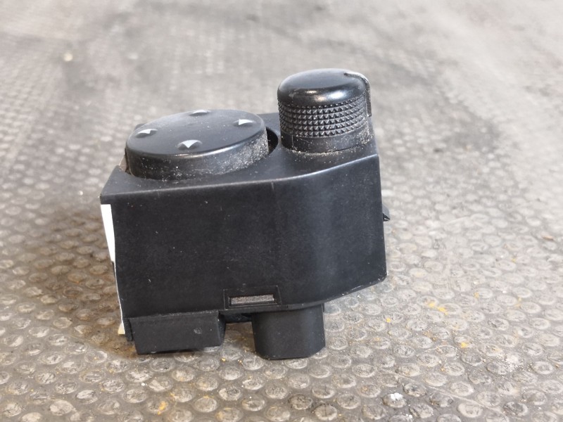 Recambio de mando retrovisor para audi a3 (8l) 1.6 ambiente referencia OEM IAM 8D0959565A   Recambio de mando retrovisor para audi a3 (8l) 1.6 ambiente referencia OEM IAM 8D0959565A