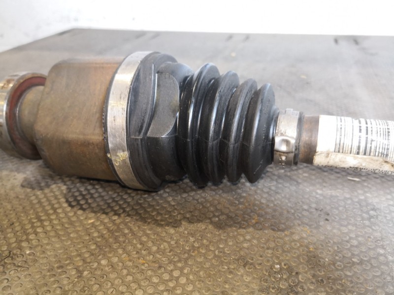 Recambio de transmision delantera derecha para renault clio iii  | 0.05 - ...  | 0.05 - ... referencia OEM IAM 8200499586  