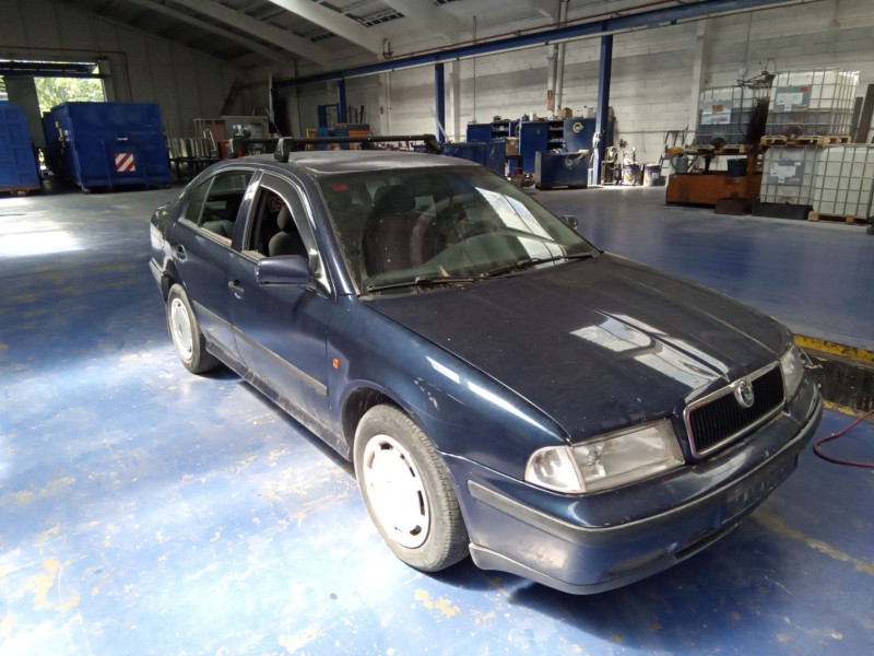 skoda octavia berlina (1u2) del año 1999
