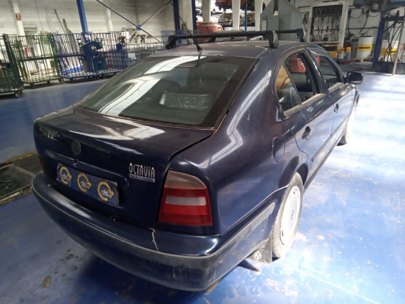 skoda octavia berlina (1u2) del año 1999