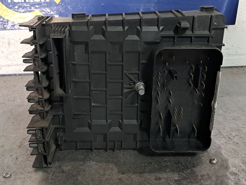 Recambio de caja reles fusibles para volkswagen jetta (1k2)  | 0.05 - ...  | 0.05 - ... referencia OEM IAM   
