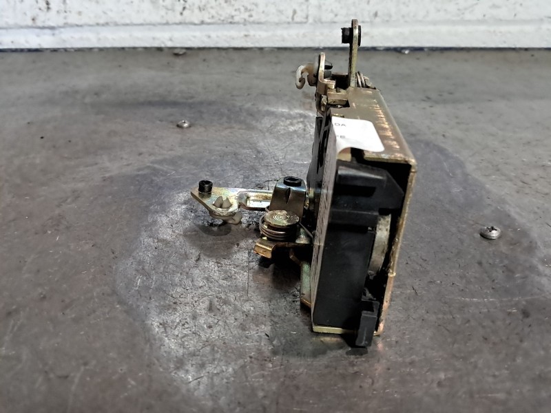 Recambio de cerradura puerta delantera izquierda para peugeot 205 205 sr 1.3 referencia OEM IAM   