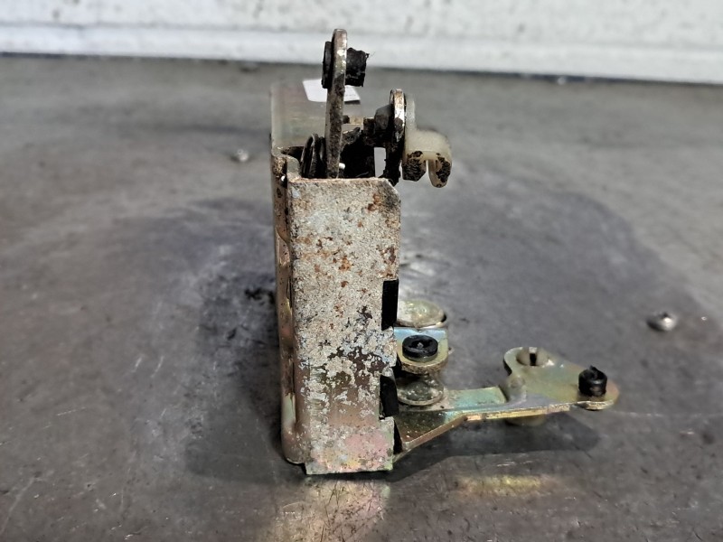 Recambio de cerradura puerta delantera izquierda para peugeot 205 205 sr 1.3 referencia OEM IAM   