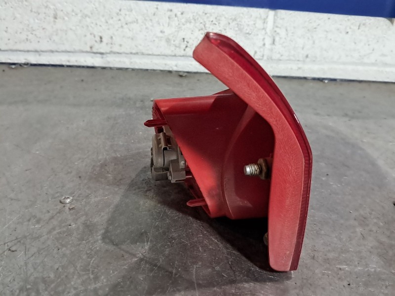 Recambio de piloto porton izquierdo para alfa romeo 147 (190) 1.6 16v cat referencia OEM IAM   