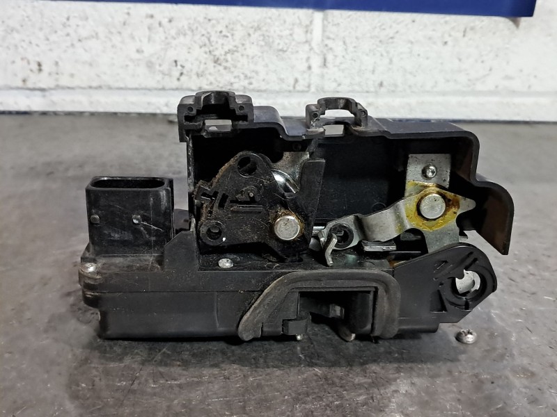 Recambio de cerradura puerta delantera izquierda para chevrolet captiva 2.0 vcdi ls referencia OEM IAM   